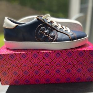BRAND SPANKN NEW TORY BURCH T-LOGO PIPED SNEAKER🔥🔥